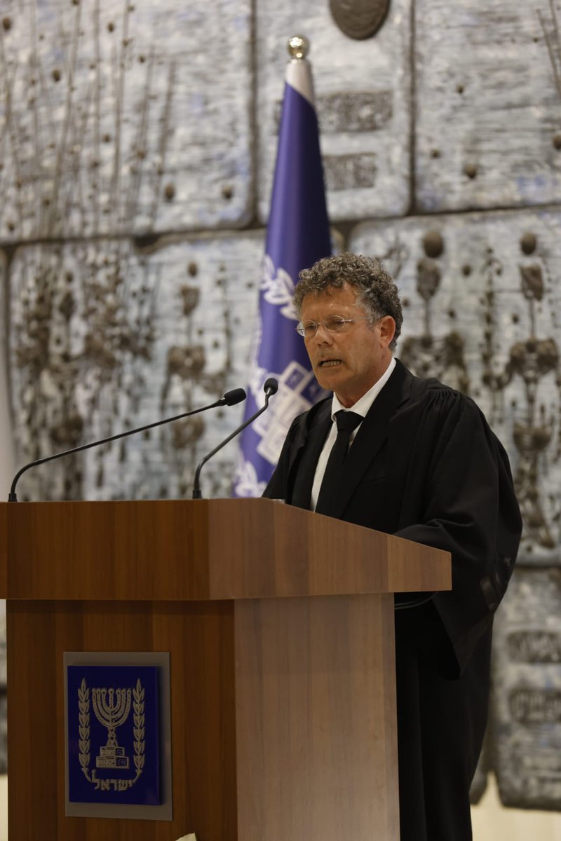 דברי נשיא בית המשפט העליון, השופט יצחק עמית, הבוקר בטקס הצהרת אמונים לשופטים ורשמים בכירים: 
gov.il/he/pages/decis…