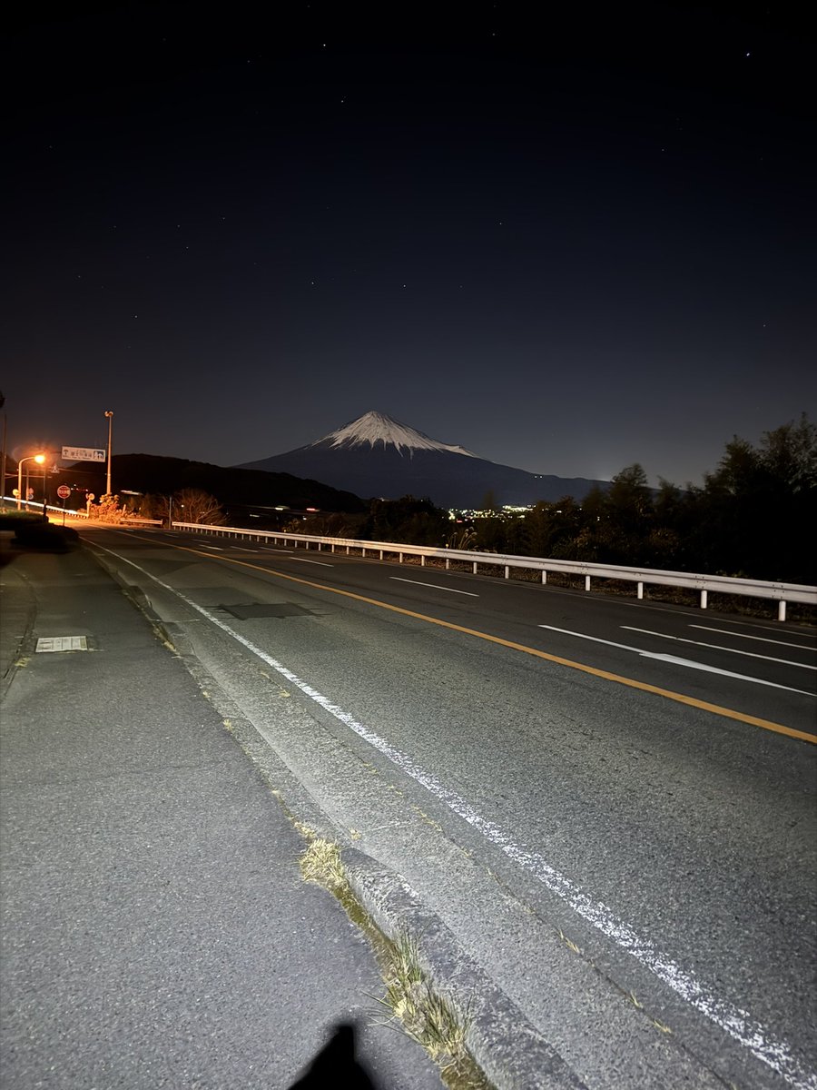 実は富士山が好きで、富士山グッズよく作ったりしてます〜👍
基本的に非公開なので、グッズの写真撮れないのが残念だなぁ