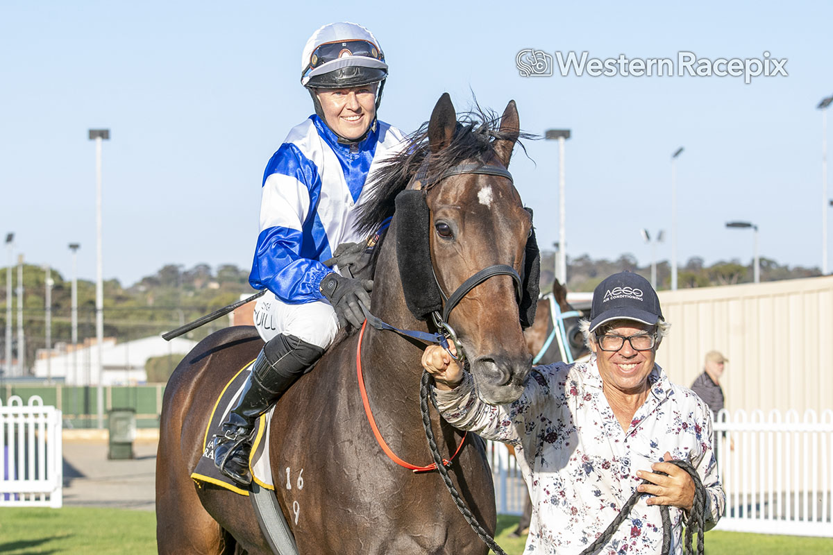 Western Racepix tweet media
