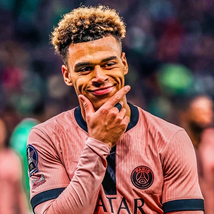 eurofootcom's tweet photo. 🥹❤️ Désiré Doué back in 2023...
"My dream come true playing face to face with my idol… thank you for this happiness you give me #TotalRespect"
Now, he's scoring goals for PSG in the Champions League knockout stages. https://t.co/v9DlRcwiUD