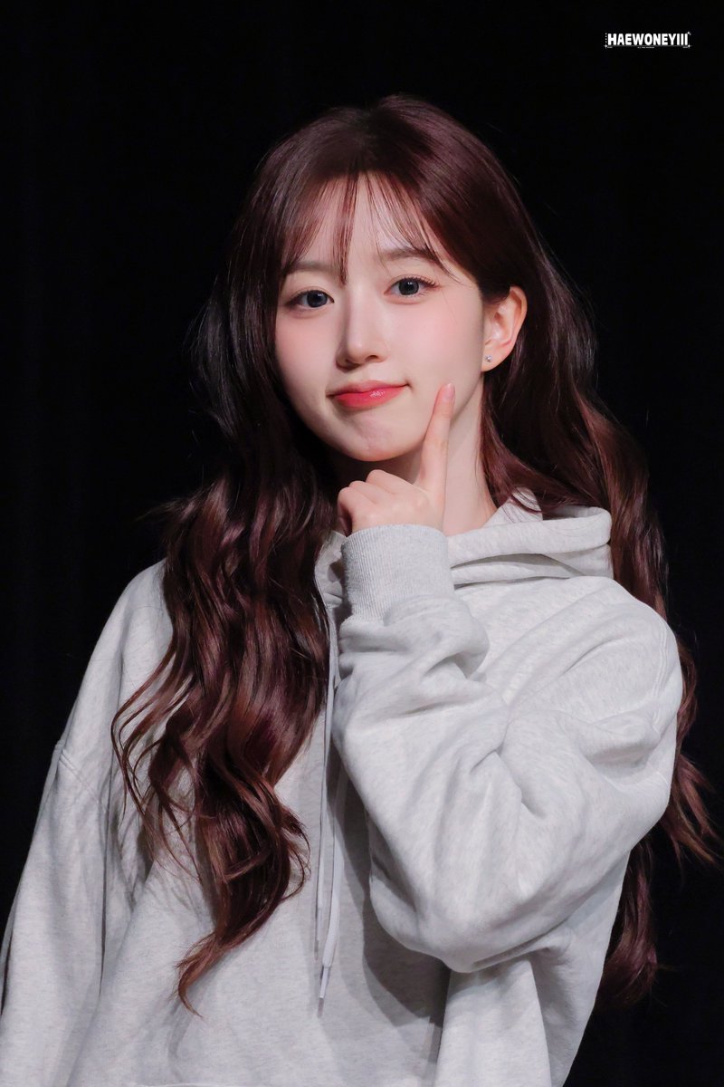 haewoneyiii's tweet photo. 250409 Soundwave HQ

👈🏻👈🏻

#NMIXX #엔믹스
#해원 #HAEWON https://t.co/f4gdn8FymZ