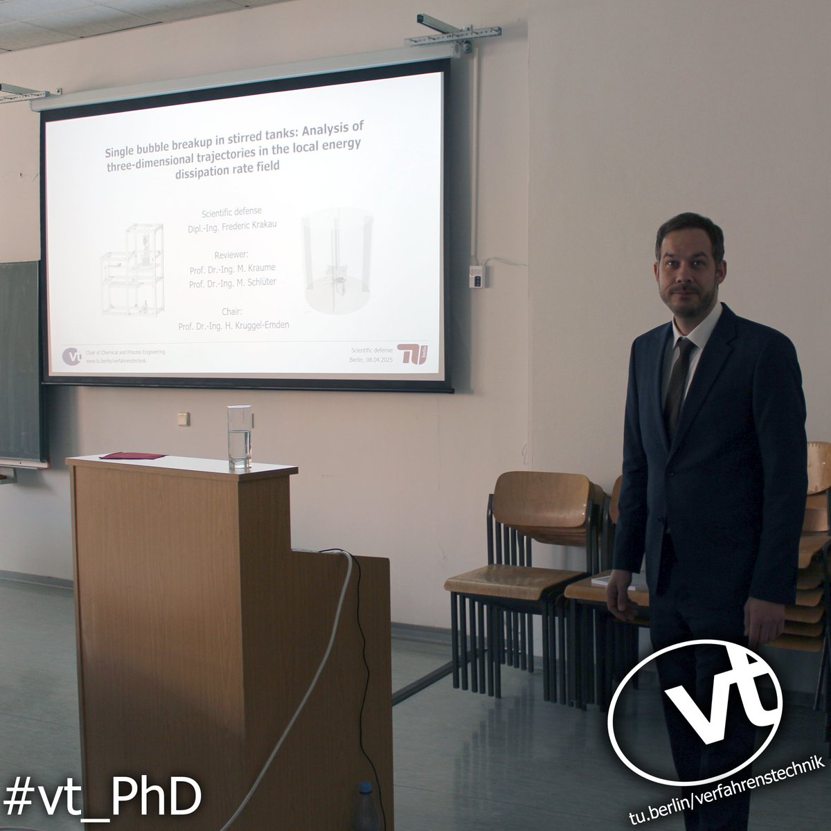 tub_vt's tweet photo. We congratulate our former colleague Frederic Krakau for successfully defending his PhD thesis on "Single bubble breakup in stirred tanks: Analysis of three-dimensional trajectories in the local energy dissipation rate field".
#vt_phd #dontjustcelebrate
#fgvt #vt @TUBerlin https://t.co/5TBiW0a2N6