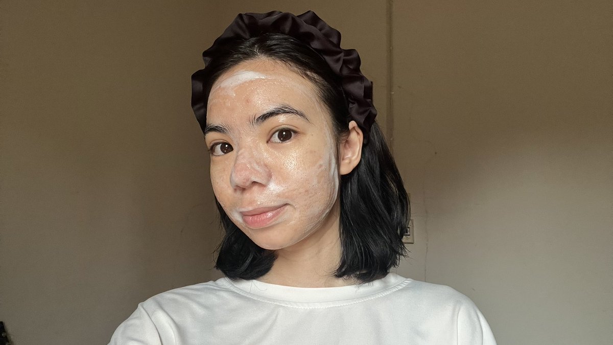 ใครเป็นสิวมีรอยเยอะ อยากแนะนำโฟมของเมนโทลาทั่มตัวนี้ดีมาก Mentholatum Acnes Clear & Whitening Wash เขาใช้ได้กับสิวที่เกิดขึ้นทุกระยะ ที่สำคัญคืออ่อนโยน เพราะเป็นเวชสำอางธรรมชาติ ใช้ได้กับทุกสภาพผิวเลย อ่อนโยนต่อผิวสุด ราคาน่ารักด้วย ถูกและดีมีอยู่จริง อีกหนึ่งไอเท็มลดสิว ลดรอยที่แนะนำเลย หาซื้อได้ง่ายๆที่เซเว่นน้า
#โฟมล้างหน้าคนเป็นสิว #โฟมลดสิวเซเว่น #เมนโทลาทั่มแอคเน่ส์