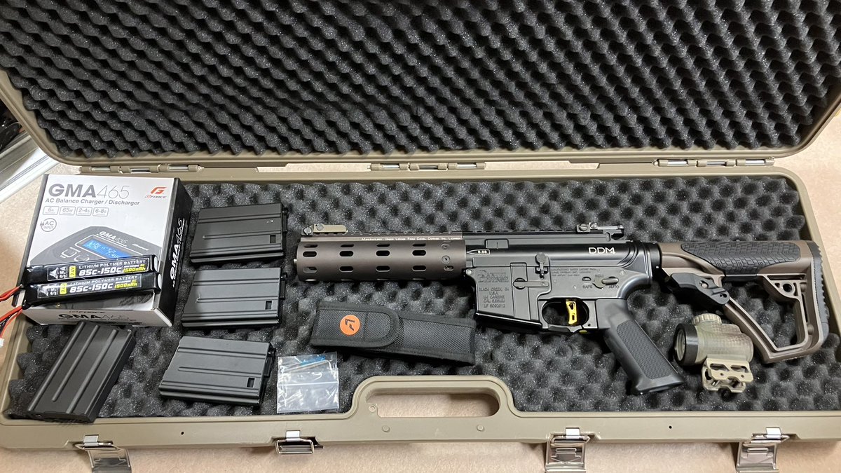 mojasanmojamoja's tweet photo. #ミリタリー物販
部品から作ったDD仕様です。
ハンドガード マッドブル、レシーバー G&amp;P、ストック 実物。
内部 レトロメカボ(旧型オレンジ)
DSG SCギヤセット 10.7:1
ケースから全てセットです。
お値段は18万です。
3Sでお願いします。
初速は約0.2g94m/s、0.25g83m/sです。
よろしくお願いします。 https://t.co/oTeZSBWutX