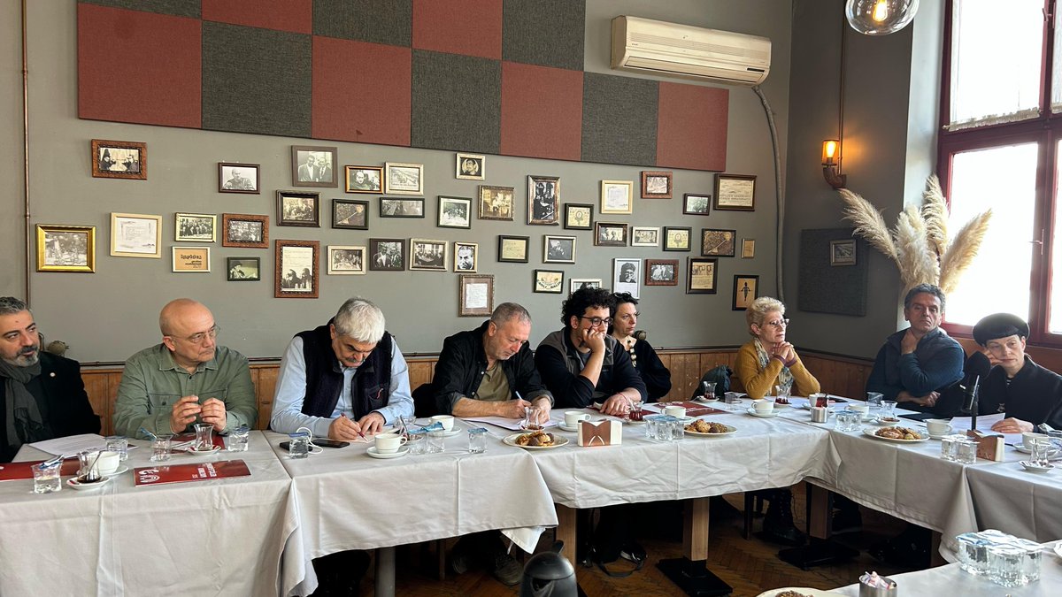 Cumhuriyetçiler Kurultayı’nın hazırlıklarıyla ilgili düzenlediğimiz basın toplantısı başladı.

THTM Yürütme Kurulu üyesi Aydemir Güler, THTM kurucu üyeleri akademisyen Fahri Kaan Arslan ve gazeteci Zülal Kalkandelen kurultayla ilgili çerçeve ve detayları aktaracak.

THTM Yürütme