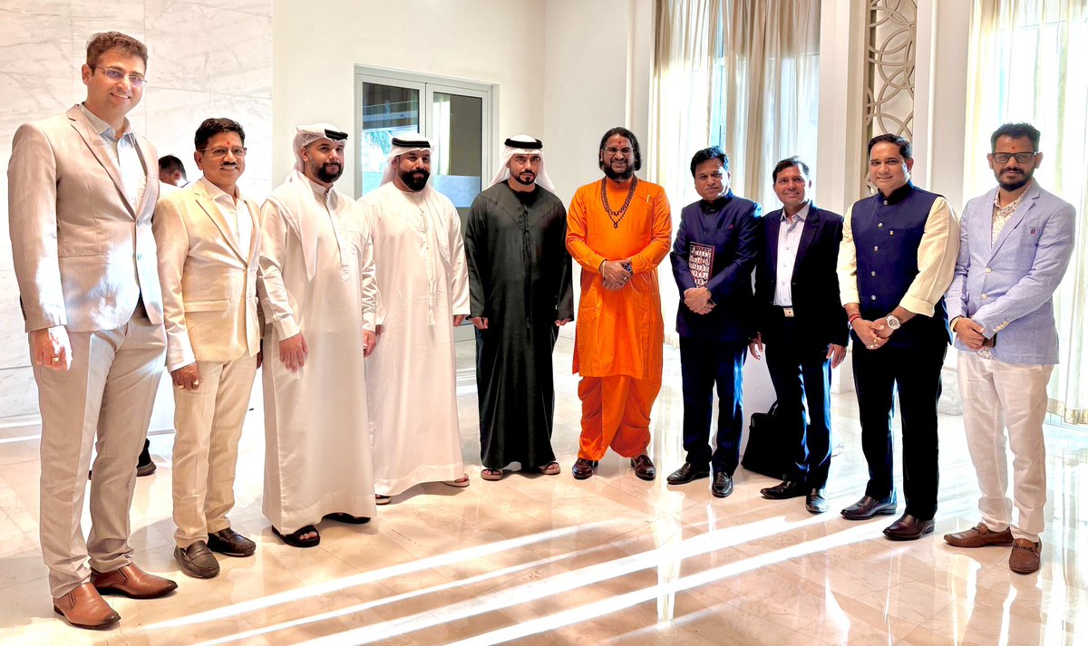 Sadgurudev_Goa's tweet photo. Received the ‘FIN Global Spiritual Leadership Award Recipient 2025’ from the Foreign Investment Network at Dubai - UAE🇦🇪. This global honor serves as a beacon of the transformative power of spirituality, guiding and elevating humanity beyond all boundaries. Let’s continue this sacred journey with renewed commitment to spiritual awakening and global harmony.

@Dr_BuAbdullah 
#FINAward2025 #SpiritualLeadership #GlobalHarmony #PeaceAndUnity #ForeignInvestmentNetwork #SadgurudevGoa #DubaiUAE