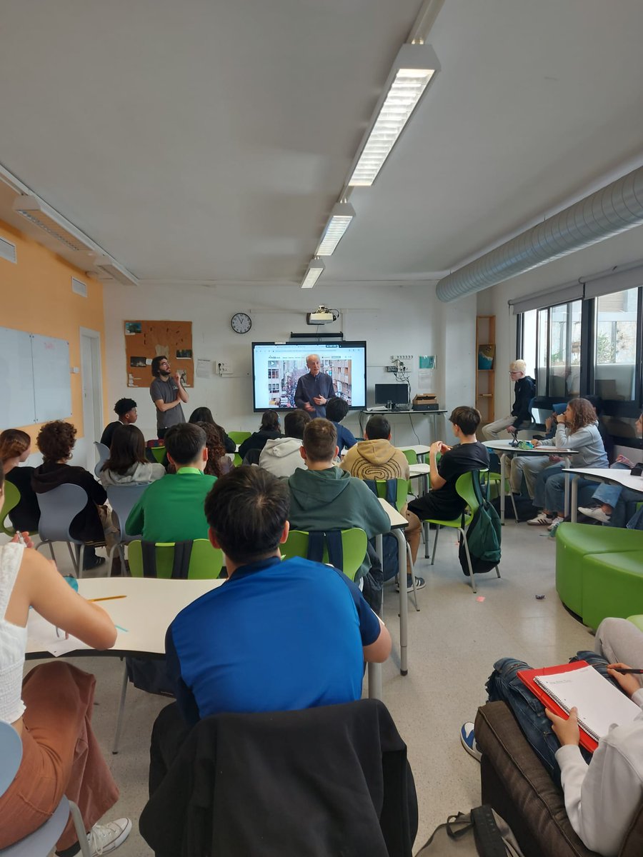 Ins4Cantons's tweet photo. Gràcies a la xerrada de Martxelo Otamendi, exdirector del diari en euskera Egunkaria, sobre el periodisme basc i les tortures que va patir a causa de la repressió, l'alumnat de 4t d'ESO reflexiona sobre la cultura democràtica en el BRC Buscant la pau al món. 📰✊🕊️ https://t.co/7B4gHfyfUU