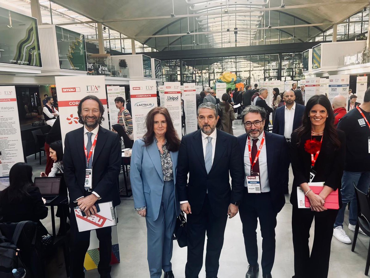 Il Vice Ministro per le Imprese e il Made in Italy <a href="/Vale_Valentini_/">Valentino Valentini</a> insieme all’Ambasciatrice D’Alessandro, al Direttore Ferrelli di <a href="/ITAtradeagency/">Italian Trade Agency</a> e al Presidente di <a href="/smaunotes/">SMAU</a> Macola ha visitato @joinstatiof nel quadro del Roadshow SMAU | Italy RestartUp in Paris 🔗
