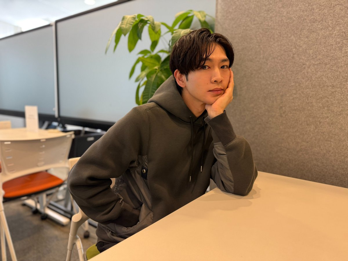 【#松下洸平 の素顔が垣間見れるラジオ】

23:30からは #松下洸平 
『DK SELECT WEEKEND LIVING』

今週もお疲れ様です🏠

ミュージックシェアのお題は
「春、始まりのリフレッシュソング」です。

みなさんからのメッセージもお待ちしています。

🎧radiko.jp/share/?sid=FMJ…

#jwave #living813