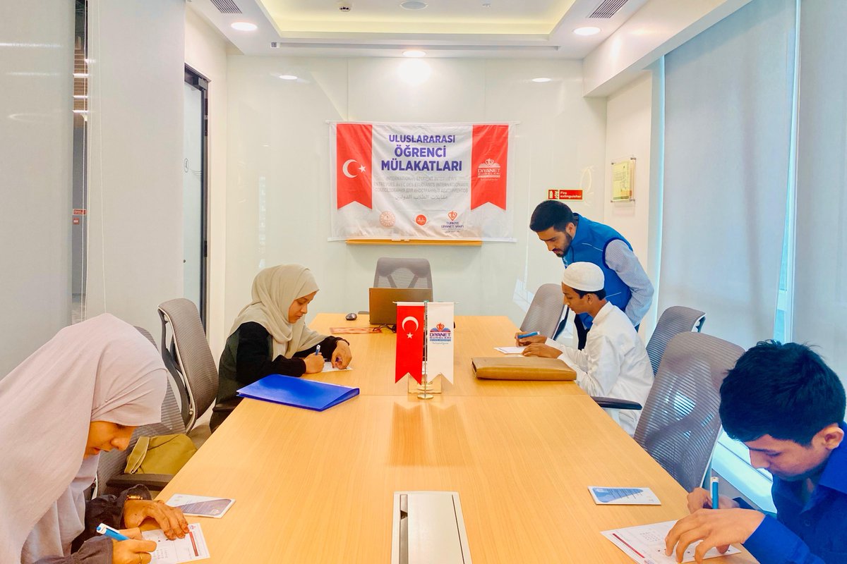 DiyanetVakfi's tweet photo. Diyanet Bursları kapsamında Hindistan ve Sri Lanka’da uluslararası seçme sınavı ve mülakatlarımızı gerçekleştirdik. 

#DiyanetBursları
#EğitimİleDeğişirDünya https://t.co/FWXr0sHrO3