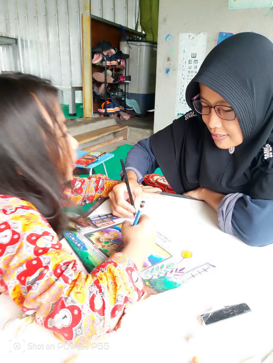 bundakialika's tweet photo. Saatnya Quality Time bareng anak mewarnai karakter #PAWPatrol 🥰🥰🥰
Kesukaan anakku ❤️❤️
Hai @samsungID ini Adzkia sedang mengikuti keseruan mewarnai #MakinManTAB nih semoga bisa menangin  #TabA9KidsPAWPatrolPackage 🤲🤲☺️ https://t.co/hHGjoYQ8ov