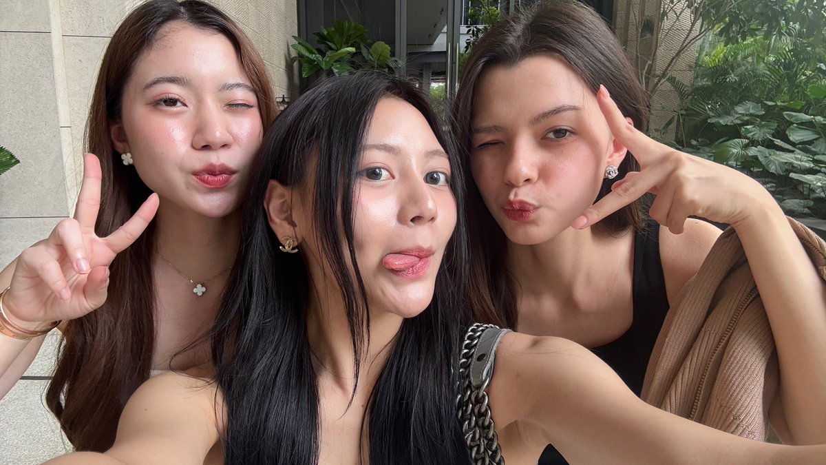 limmegan19's tweet photo. Besties quality time tgt!! Oh narakkk~ been awhile isnt it? Enjoy naka🫶🏻💕
#beckysangels #ffayfayy #bameech https://t.co/NdJbGXBI0V