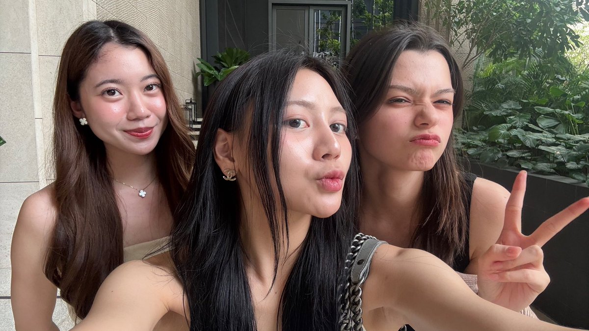 limmegan19's tweet photo. Besties quality time tgt!! Oh narakkk~ been awhile isnt it? Enjoy naka🫶🏻💕
#beckysangels #ffayfayy #bameech https://t.co/NdJbGXBI0V