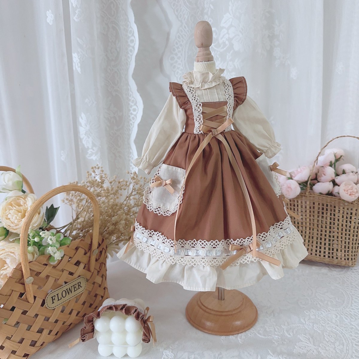 本日はブラウンのリボンドレスをご紹介👗
細部のレースにまでこだわった一着です！
shop.dollcoll.com/items/104135002

#MSDドレス #MSD #MDD #スーパードルフィー服 #MDD服 #ミニドルフィードリームドレス