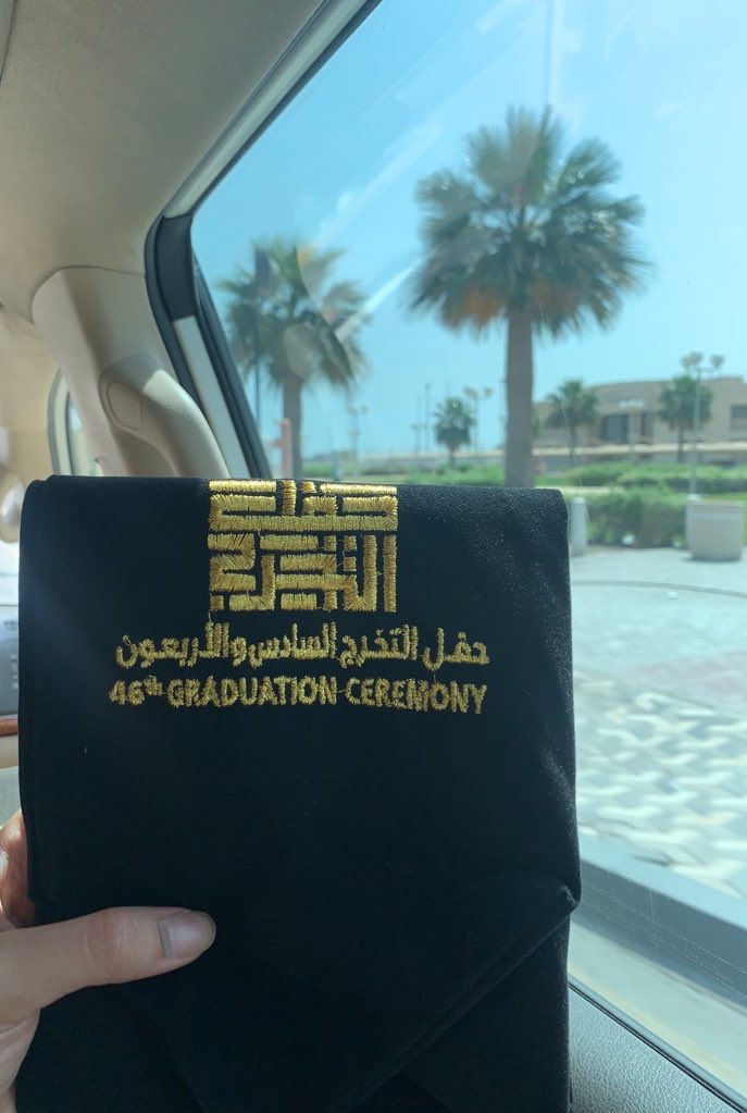 mahahtm's tweet photo. Felt weird holding it… BUT I DID
#IAU 🎓 https://t.co/cr2VMlAoTq