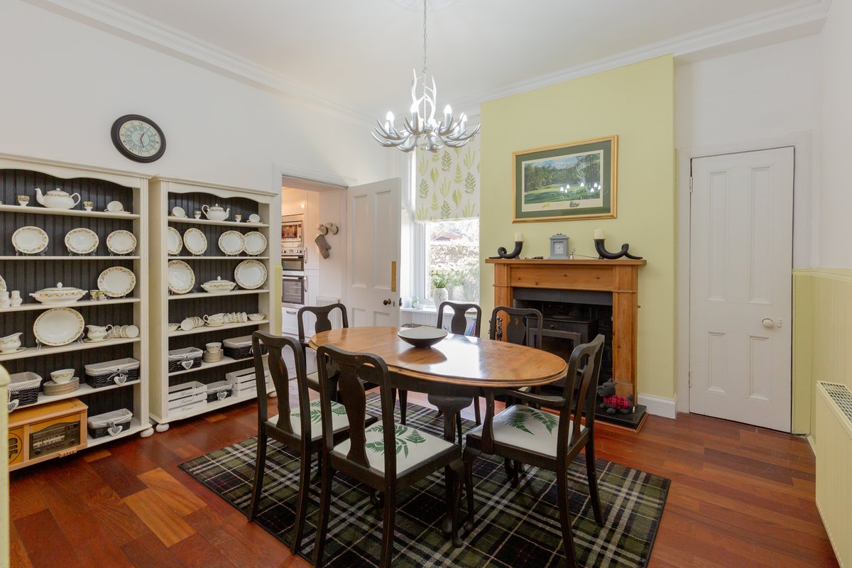 robbresidential's tweet photo. Under Offer - Bayvoyach, Campbeltown

Due to the sale of Bayvoyach, Robb Residential now sit with well qualified residual interest and require similar properties to satisfy built up demand. 

To enquire about our available properties,
📞: 0141 255 3880 https://t.co/ZqCKEscVoD