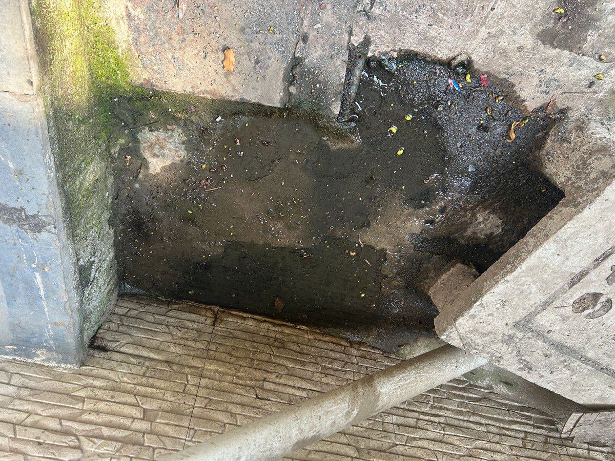 CommanPower's tweet photo. Gutter over flowing please look into this @ABPNews @mybmcWardHE @mybmc @VarshaEGaikwad @narendramodi @CMOMaharashtra @cleanMumbai007 @BBCHindi @rafiqshaik https://t.co/mFb9wcHkVo