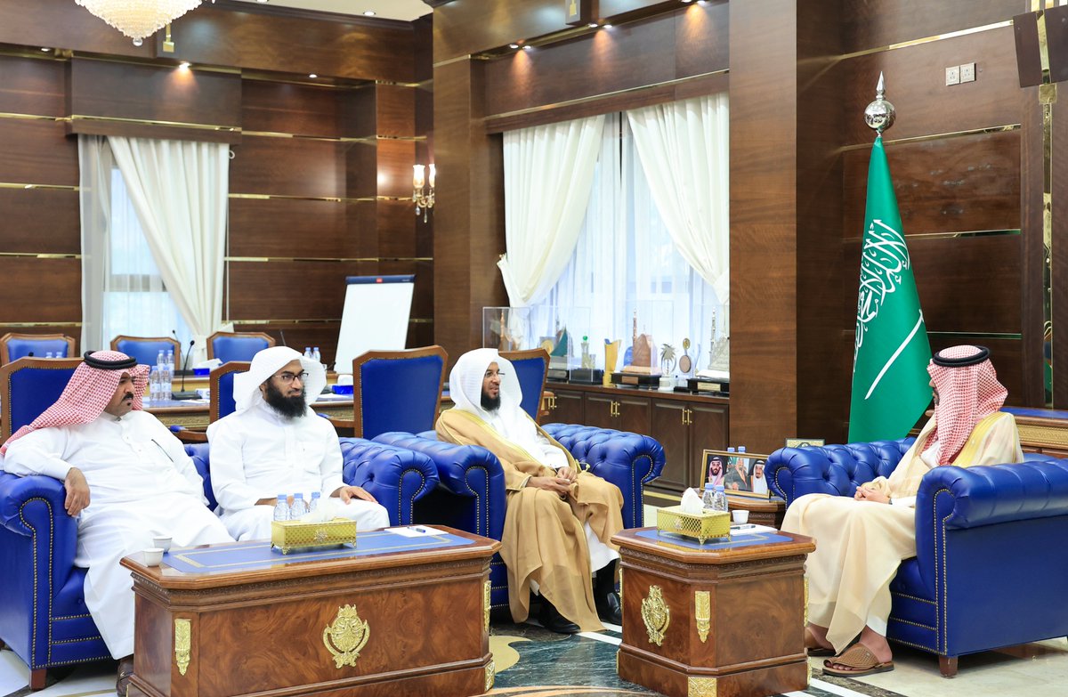 iu_edu's tweet photo. استقبل رئيس ⁧#الجامعة_الإسلامية⁩ د. صالح بن علي العقلا، المدير التنفيذي لمجمع خادم الحرمين الشريفين الملك سلمان بن عبدالعزيز آل سعود للحديث النبوي الشريف د. رباح بن رضيمان العنزي. 
جرى خلال اللقاء مناقشة الموضوعات ذات الاهتمام المشترك. https://t.co/kGfEl2S6Y3