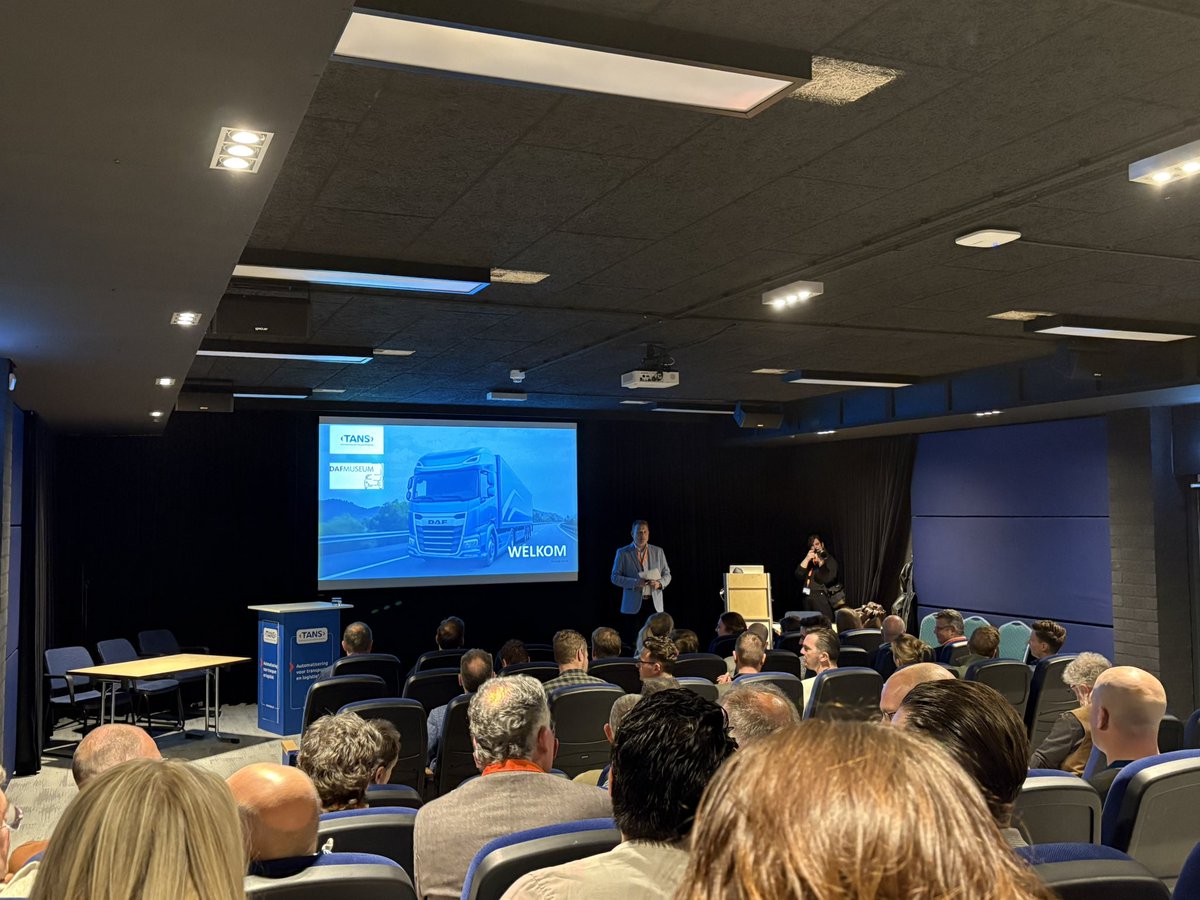 We zijn van start in het #DAF #Museum: het #kennisevent van onze #partner <a href="/InfoTans/">TANS</a> is in volle gang! Wat een geweldige ambiance om met logistiek dienstverleners bij elkaar te komen voor kennisdeling. Zeg je Eindhoven dan denk je aan innovatieve bedrijven zoals <a href="/DAFTrucksNV/">DAF Trucks N.V.</a>!