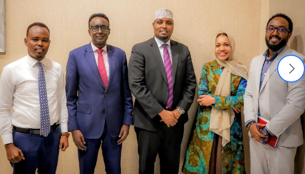 SONNALIVE's tweet photo. Minister @HonBeenebeene & @unicefsomalia meet to ensure programs support Somalia's development blueprint. #NTPImplementation #SomaliaDevelopment #UNICEF #NationalTransformationPlan https://t.co/g1se1I8mzR