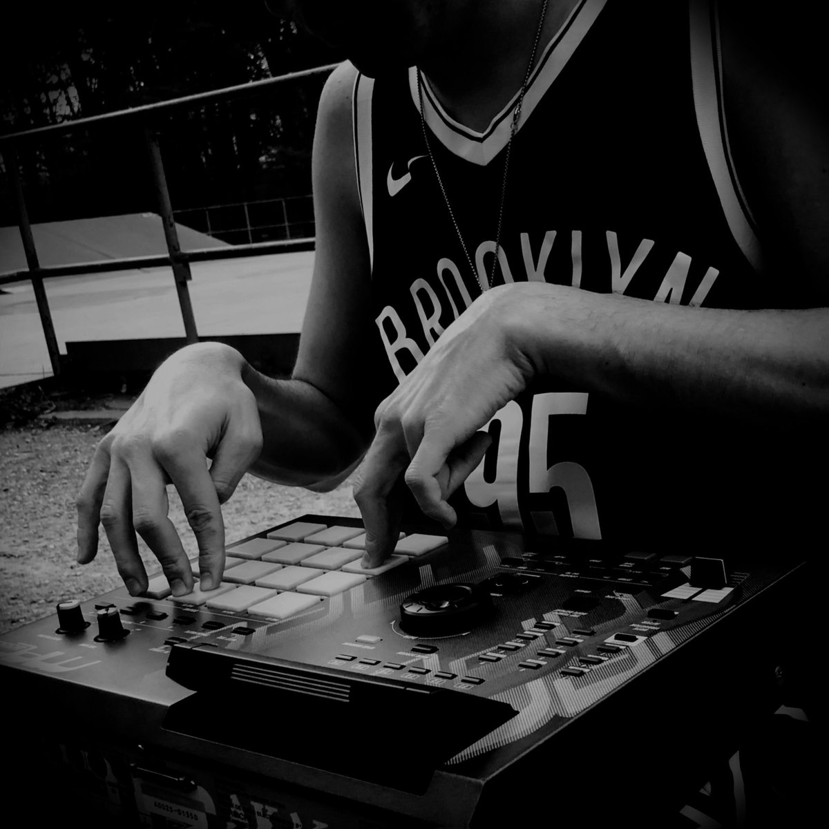 sclaice's tweet photo. “Scrivo questo testo, mentre il tempo scorre, procede inesorabile, seguendo le sue orme, lento e prevedibile, un epilogo scontato, la fine di un capitolo, letto e dimenticato.” 🎙️

Label: @urbangrooverecords 
Press Office: @comdart https://t.co/dAPSD0A9s5