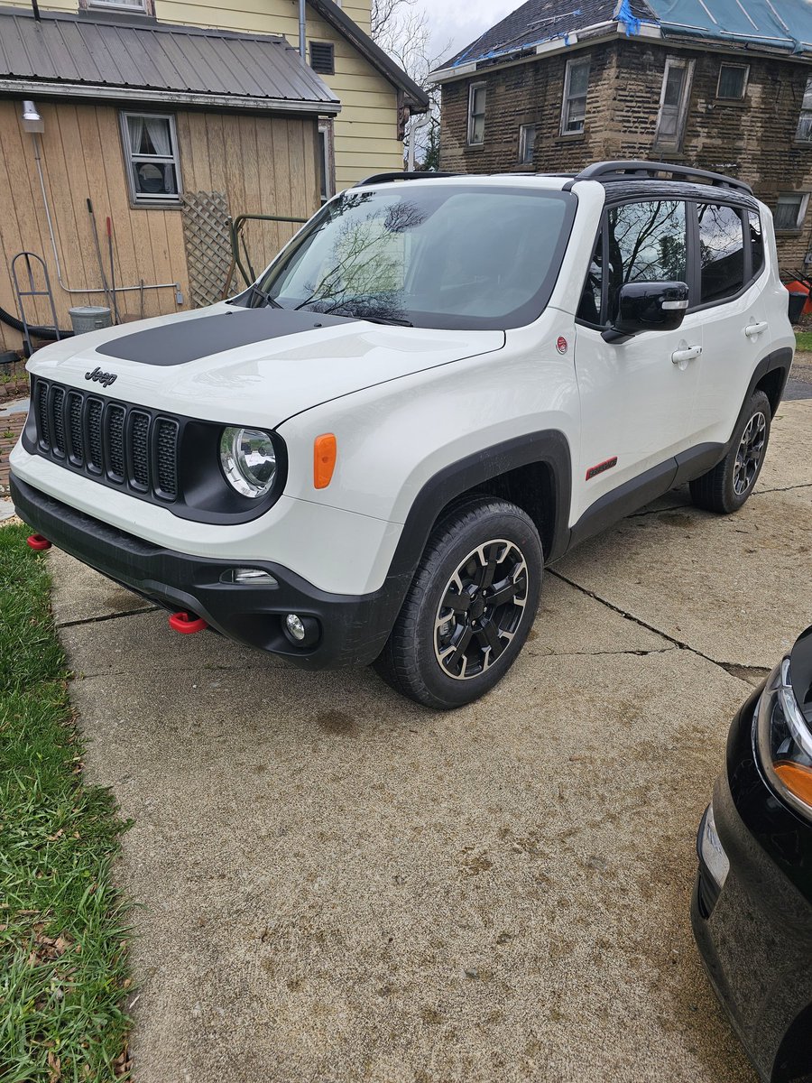 edf1976's tweet photo. @Fat_Electrician just got this its a renegade trailhawk  but I think it should be called the trailquack. I suck at drawing but would love to see some art work from someone https://t.co/YvQsk2Zemb