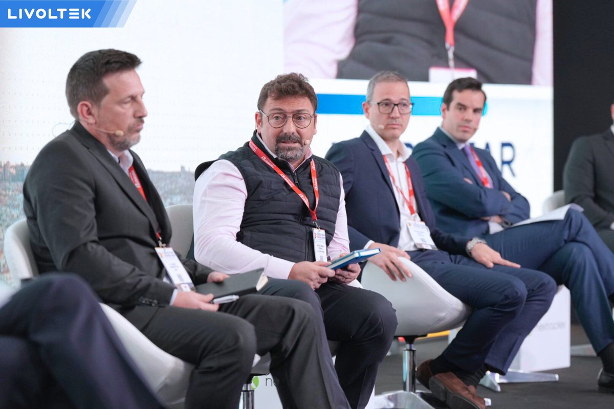 livoltek's tweet image. #Energyear #Spain 🇪🇸!Proud to share our vision and technology alongside Miguel in Energyear Spain 2025. 👏🏻