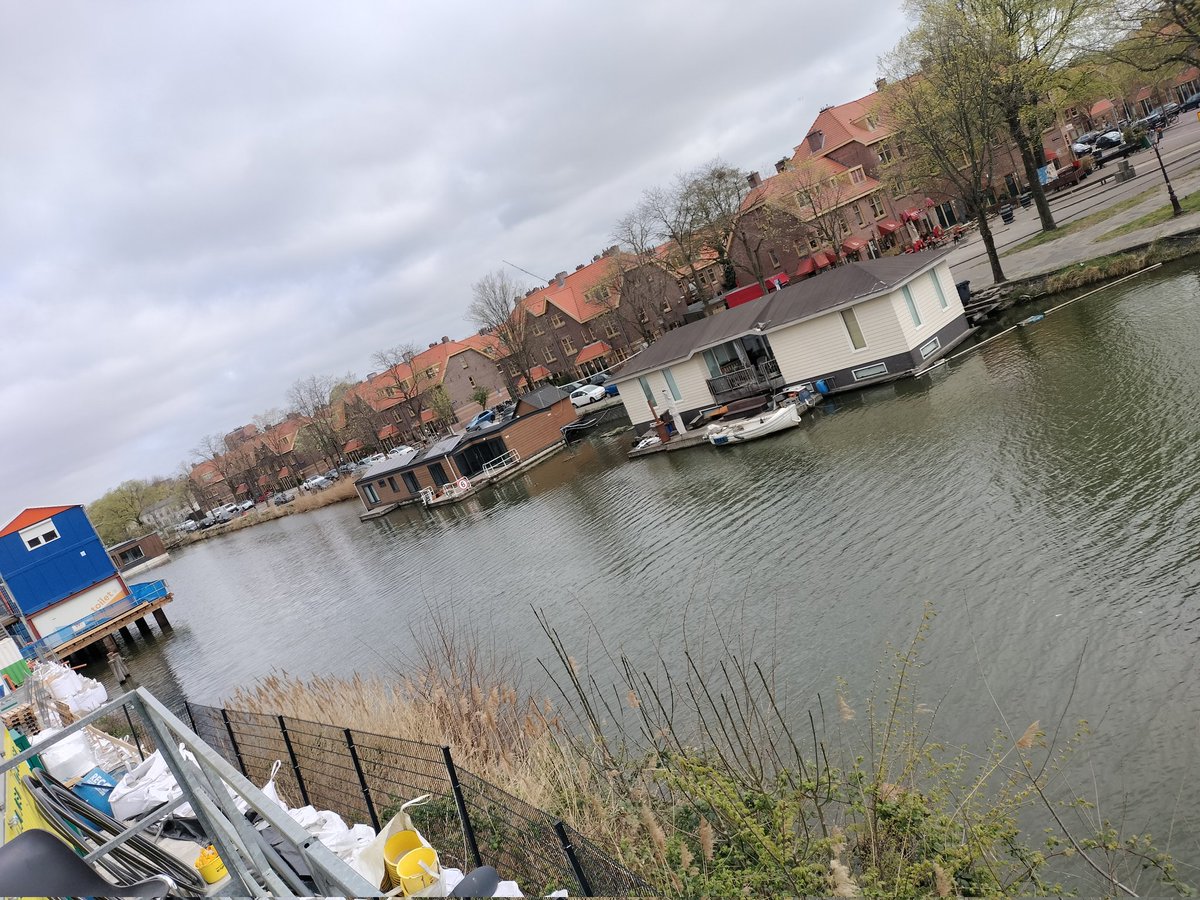 JansenEJG's tweet photo. Ff lossen aan het Amsterdamse water.... #overhoeks #byldis https://t.co/s0EPf9ucgb
