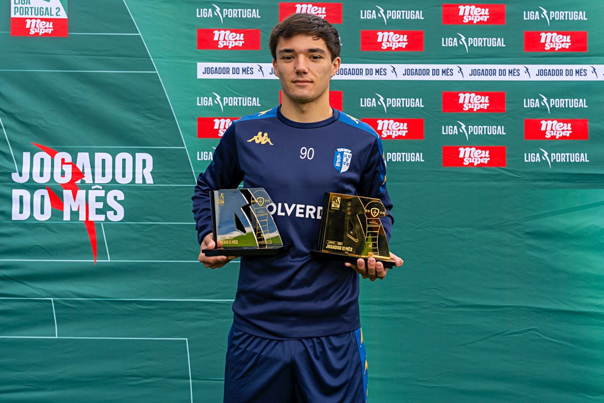 B24PT's tweet photo. Diogo Nascimento em 2025:

🔹 Médio do Mês de janeiro
🔹 Jogador do Mês de janeiro

🔹 Médio do Mês de fevereiro
🔹 Jogador do Mês de fevereiro

🔹 Médio do Mês de março
🔹 Jogador do Mês de março

Em breve de volta à Primeira Liga 💫 https://t.co/0fUWpDRgLL