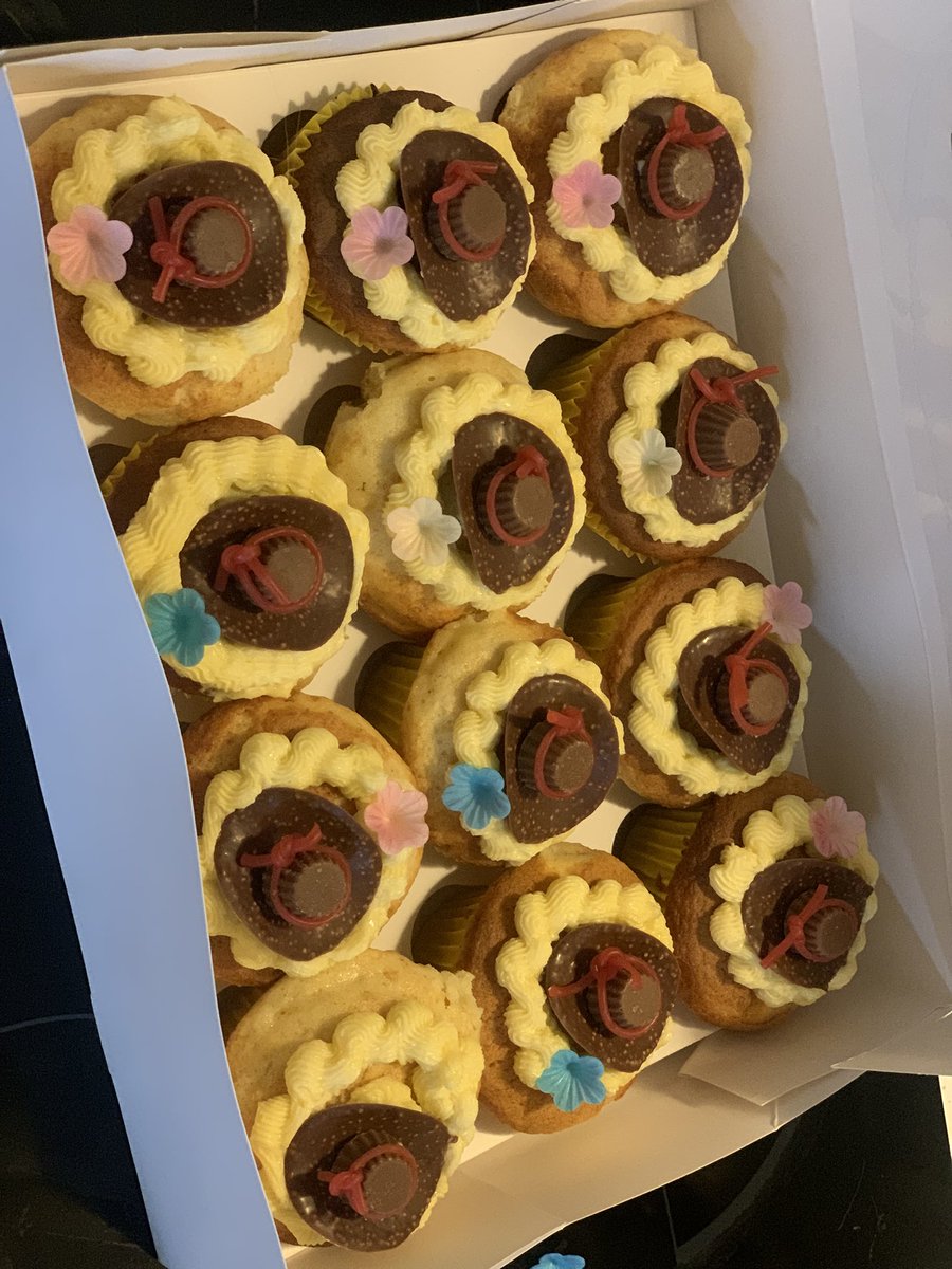 MegPoxon's tweet image. It was once again my turn to bake for our weekly joint lab meeting - this time I decided to lean into the cowboy theme 🤠🌞