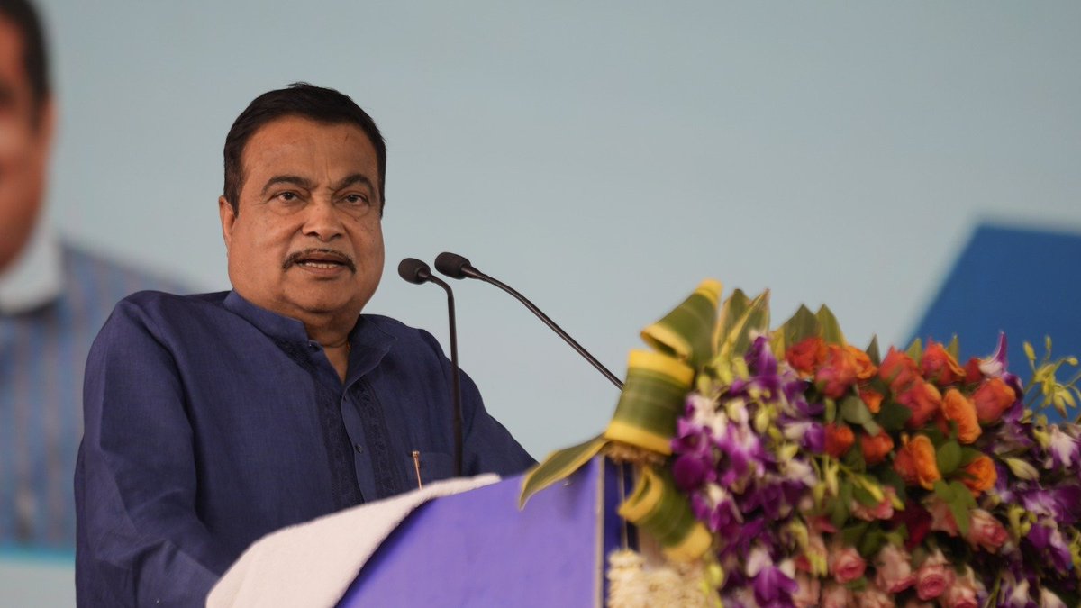 airnews_abad's tweet image. #Bharatmala #NitinGadkari #IndiaDevelopment

કેન્દ્રીય માર્ગ પરિવહન અને રાજમાર્ગ મંત્રી @nitin_gadkari એ આજે #MadhyaPradesh માં બદનાવર—ઉજ્જૈન રાષ્ટ્રીય ધોરીમાર્ગનું ઉદ્ઘાટન કર્યું

ભારતમાલા પરિયોજના હેઠળ આ રાષ્ટ્રીય રાજમાર્ગને 1352 કરોડ રૂપિયાના ખર્ચથી બનાવવામાં આવી રહ્યો છે