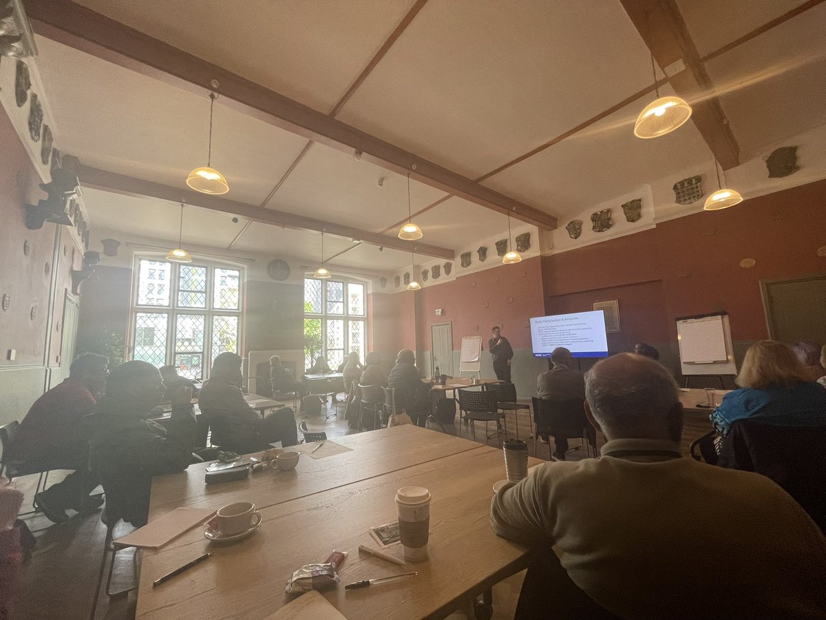MichelleOritse1's tweet photo. Our North London Regional Research Delivery Network Champion meeting has gone off to a great start, Dave Dunton from the coordinating centre updating us on the next steps for the RDN! 
@NIHRrdn https://t.co/AYlskDRFZE