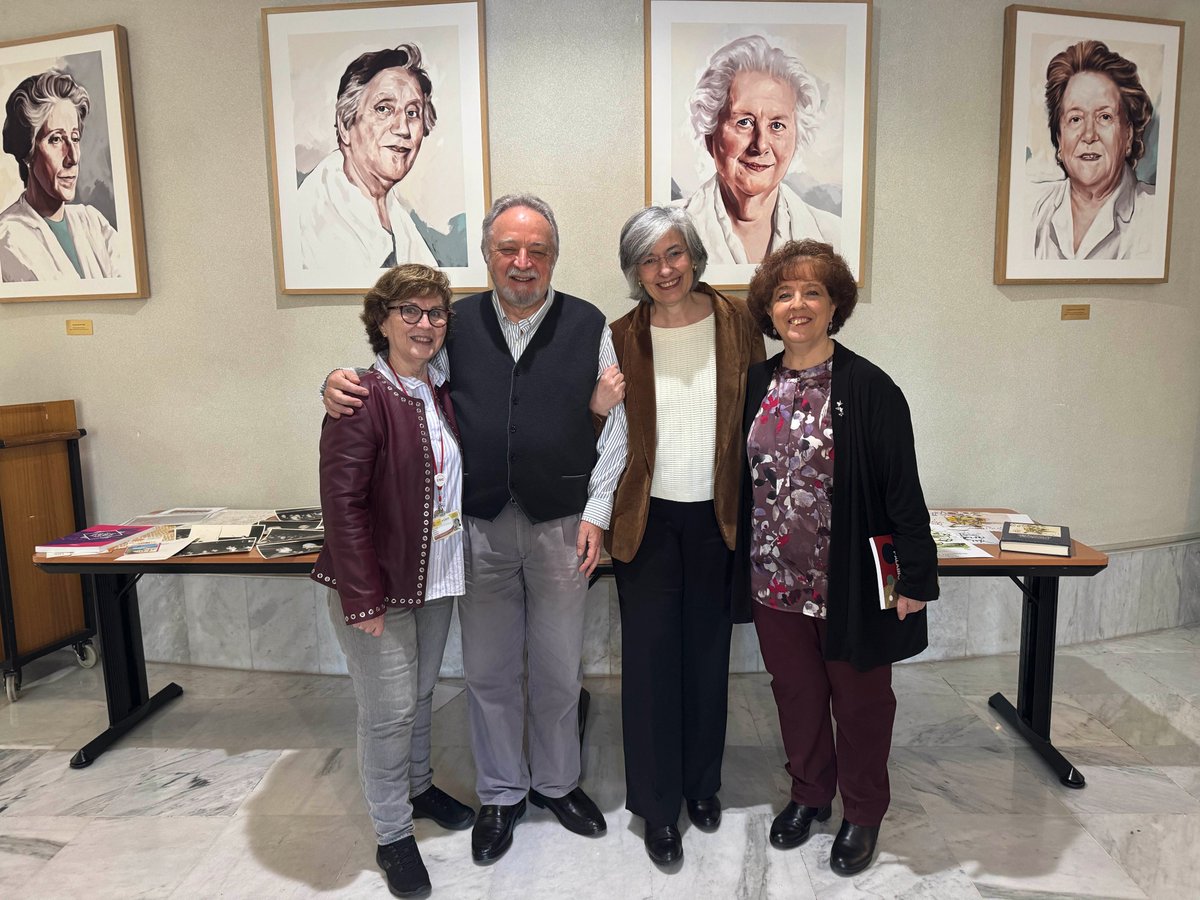 Un placer  inaugurar en el CIB de la exposición Y sin embargo se mueve con los  fondos más emblemáticos de los Archivos y Bibliotecas del CSIC. Hemos  superado nuestras expectativas por la participación y el interés de los  asistentes.😊