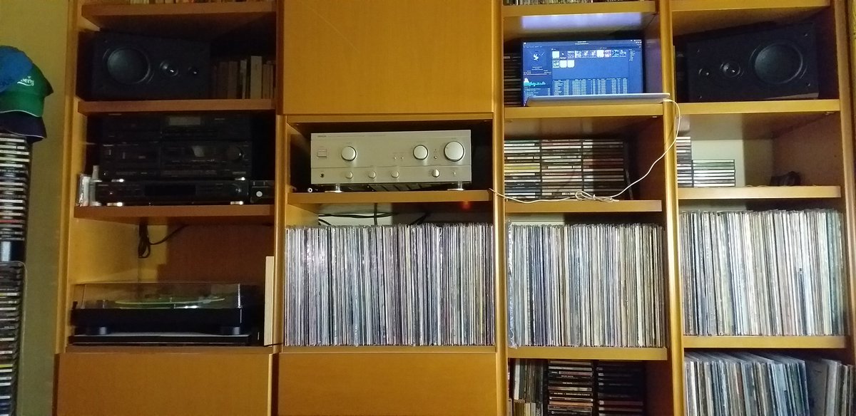 pappall82's tweet photo. Il mio #hifi e la mia collezione di #cd e #vinili... anche se altri non entrano nella foto https://t.co/NlpYmG7TcU