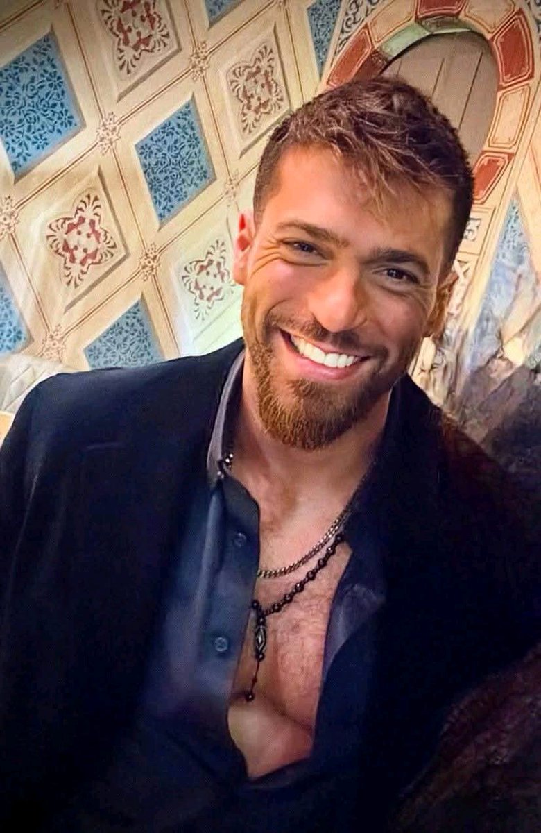 BDebaillif's tweet photo. Good morning fandom. Wishing you all a stressless but beatiful and joyful sunny day with loving moments for you to enjoy🌞☕️🤗☘️⚘️
#CanYaman💎👑
#Elturko
#Sandokan https://t.co/JdRBqf71Qg