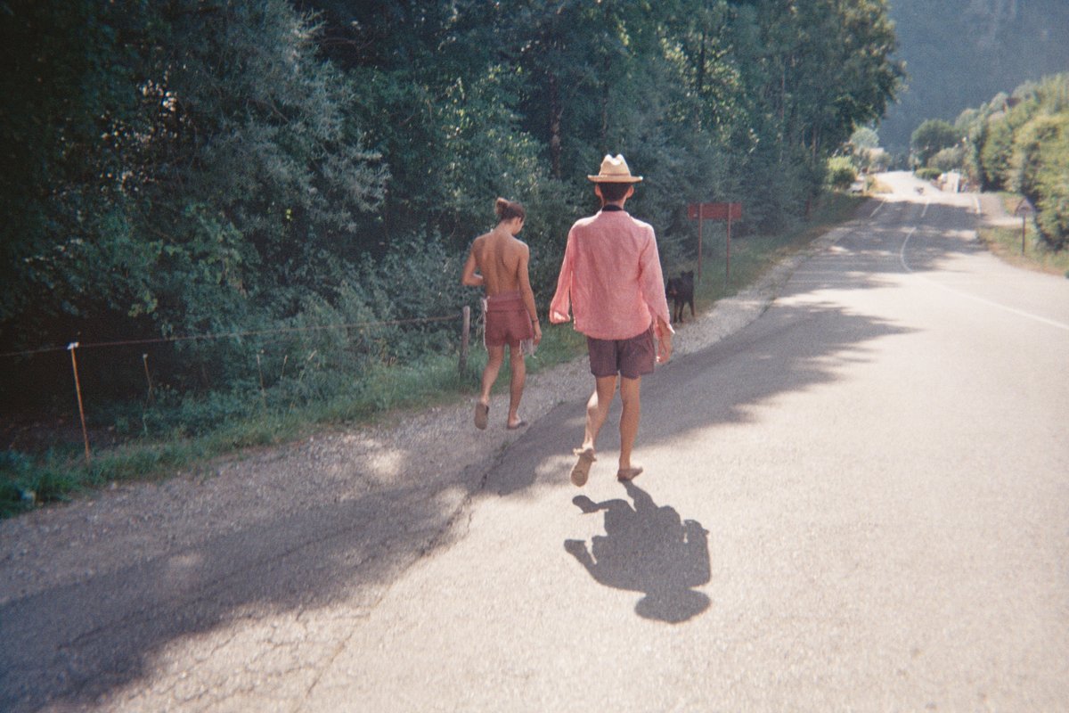 « Ainsi lointains du vulgaire quotidien des villes, seuls dans les mots de la nature qui sont déjà la nature même, ils s'enivraient. »
Mon histoire de foehn est toujours à lire par ici : solal.kessel.media/posts/pst_0258…