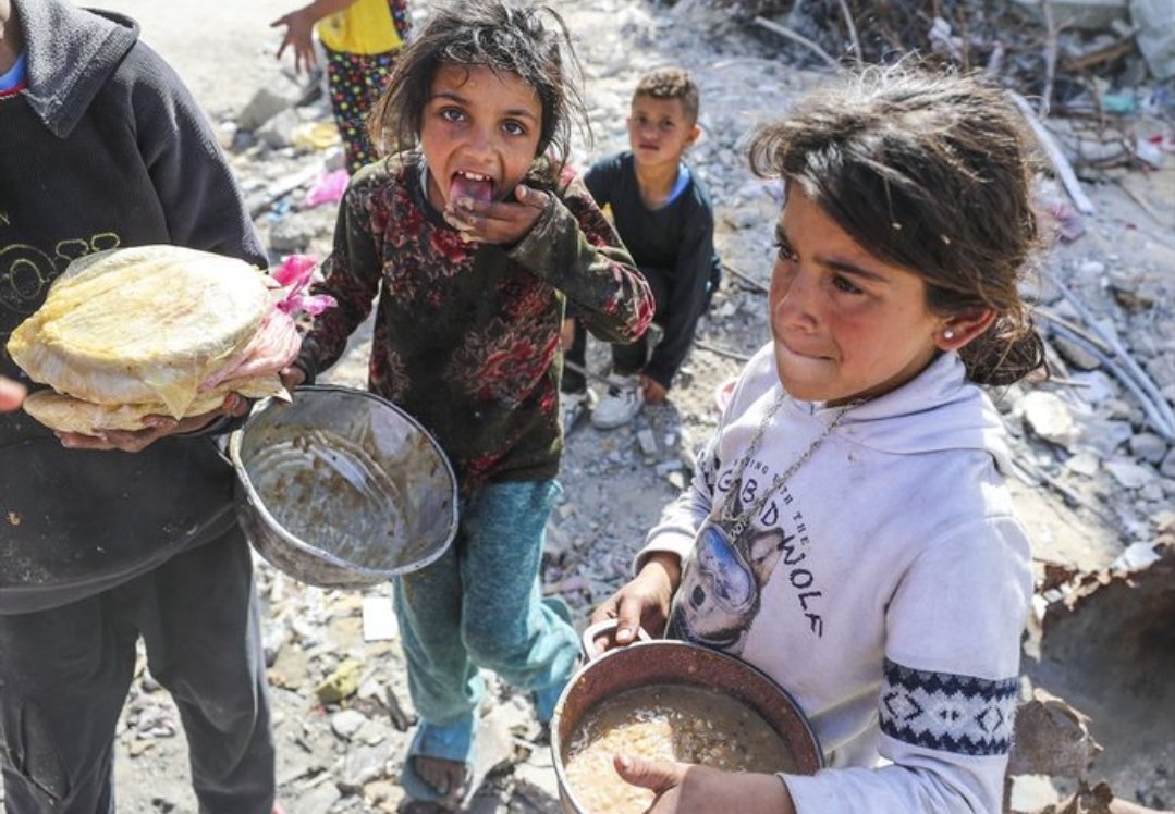 Nasem0n's tweet image. We appeal to you and no one cares
Our children live a harsh, unmerciful life. Help them and ease their burden
Whoever has compassion helps and donates one dollar helps and serves us
Our children in Gaza , like your children, deserve to live
gofund.me/2750d8de