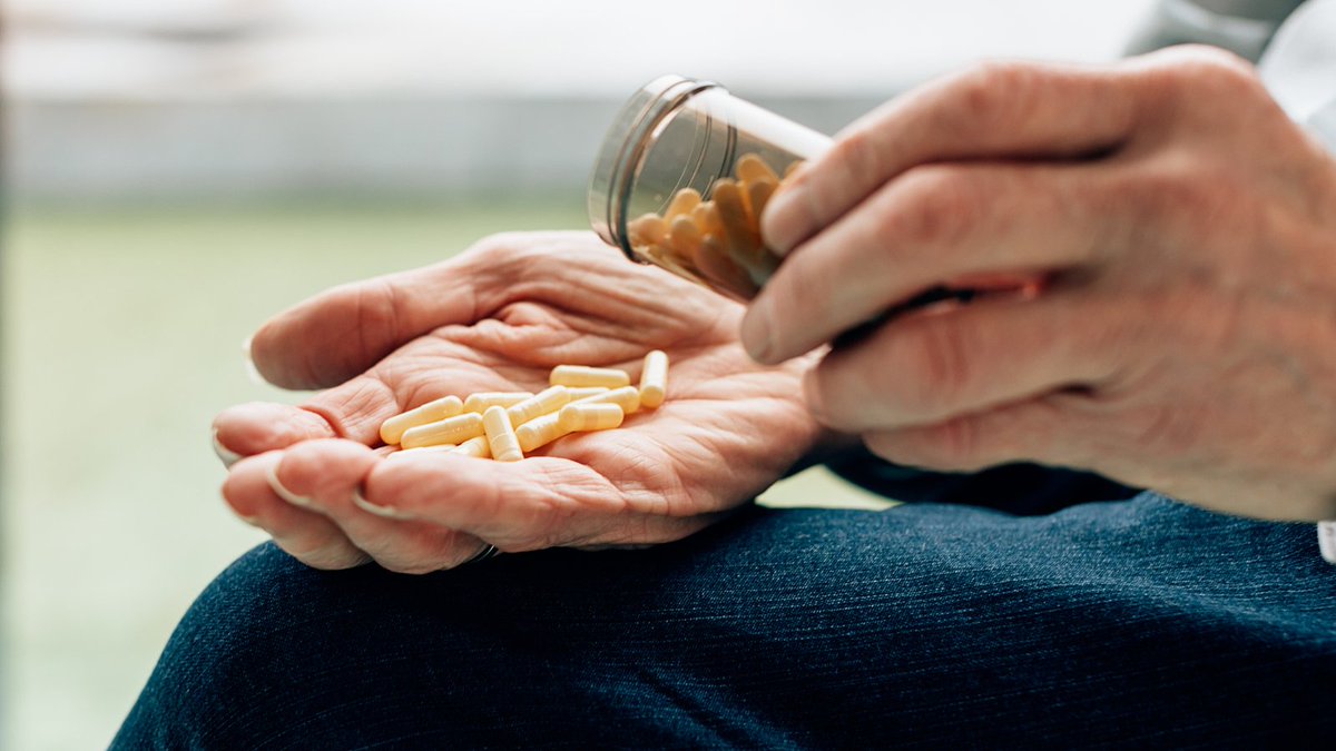 drzali205's tweet image. Ubat NSAID seperti ibuprofen dapat mengurangkan kesakitan dan bengkak. Berunding dengan doktor anda. #SakitBahu #TipsSihat