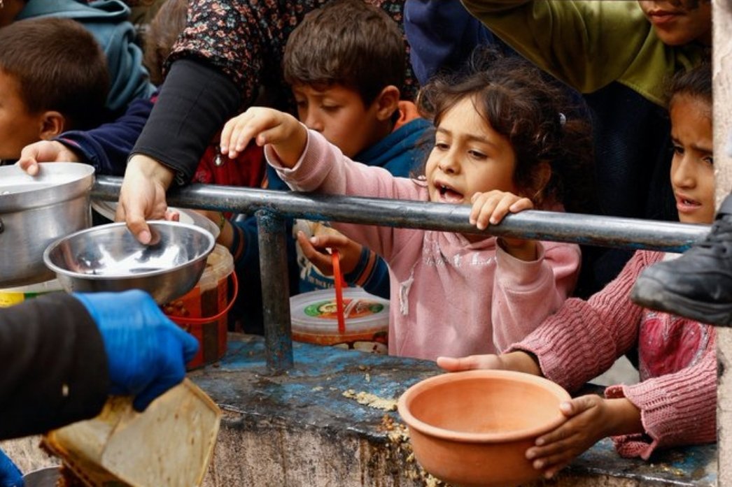 Nasem0n's tweet image. We appeal to you and no one cares
Our children live a harsh, unmerciful life. Help them and ease their burden
Whoever has compassion helps and donates one dollar helps and serves us
Our children in Gaza , like your children, deserve to live
gofund.me/2750d8de