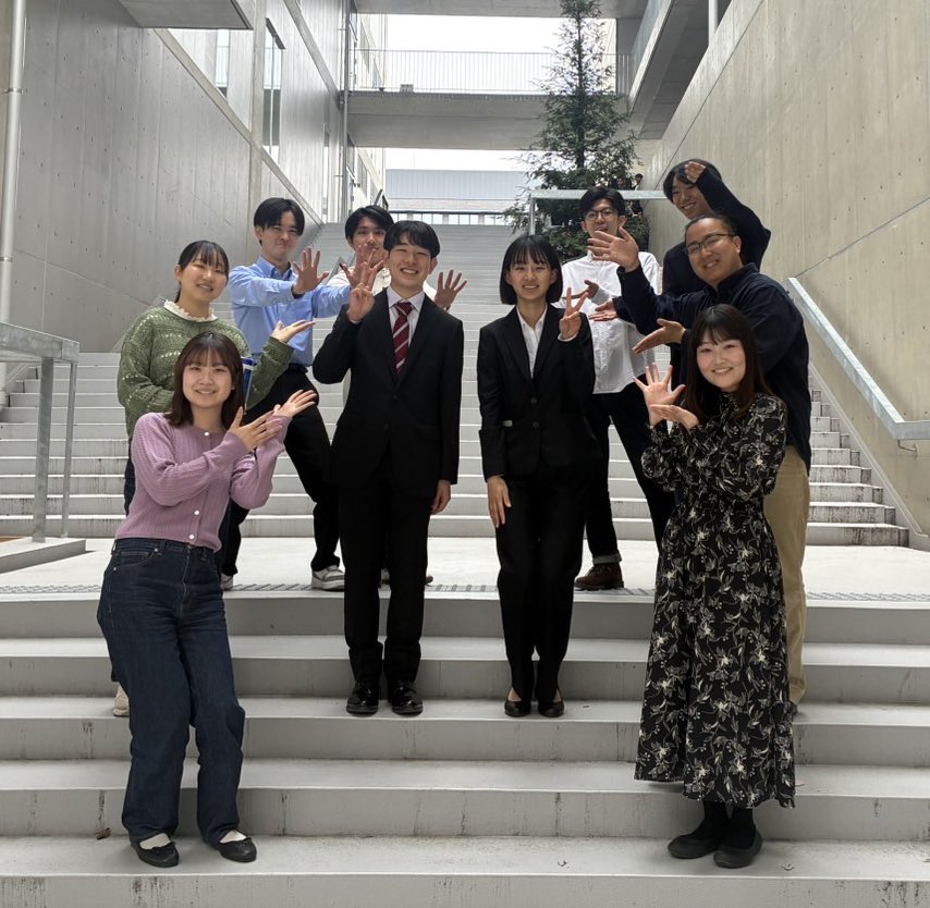 kyogeitp2022's tweet image. 本日入学式がありました🌸
ラッパ部屋からは
学部に原田泰誠くん、
大学院に澤田和華先輩が入学されました！
今年１年もこのメンバーで頑張ります💪
新しいラッパ部屋もよろしくお願いいたします🕊️🎺