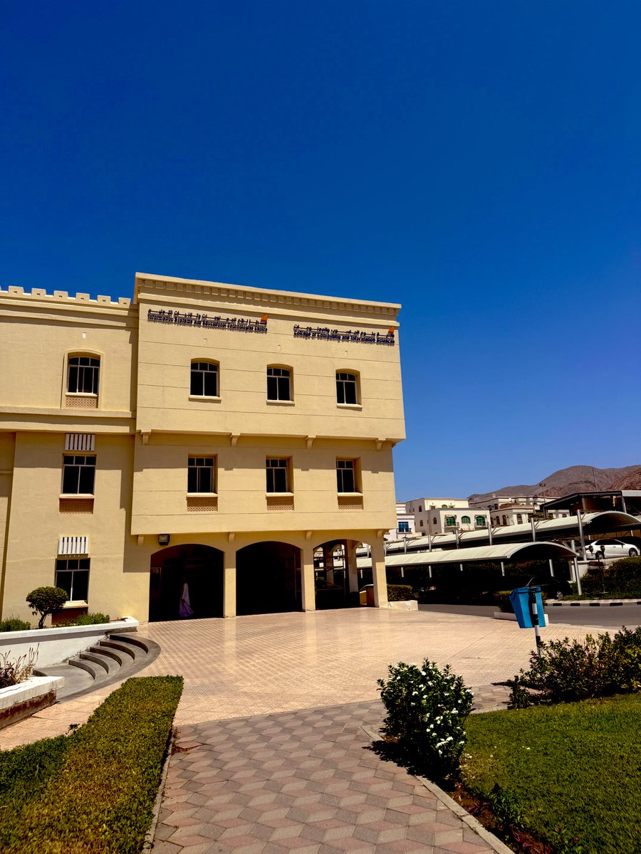 الجامعة التي نخرج منها ولا تخرج منا💔.