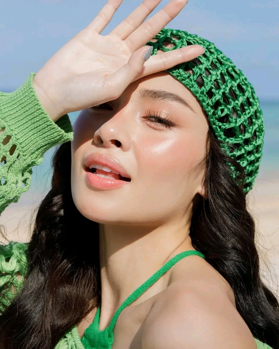 eysivey's tweet photo. LOOK AT THAT FACE CARD!?!?! 
 
#ReadySetGlowPH #SummerGlow #ACforReadySetGlow #ACBonifacio #RSG https://t.co/12E7QsZ3OR