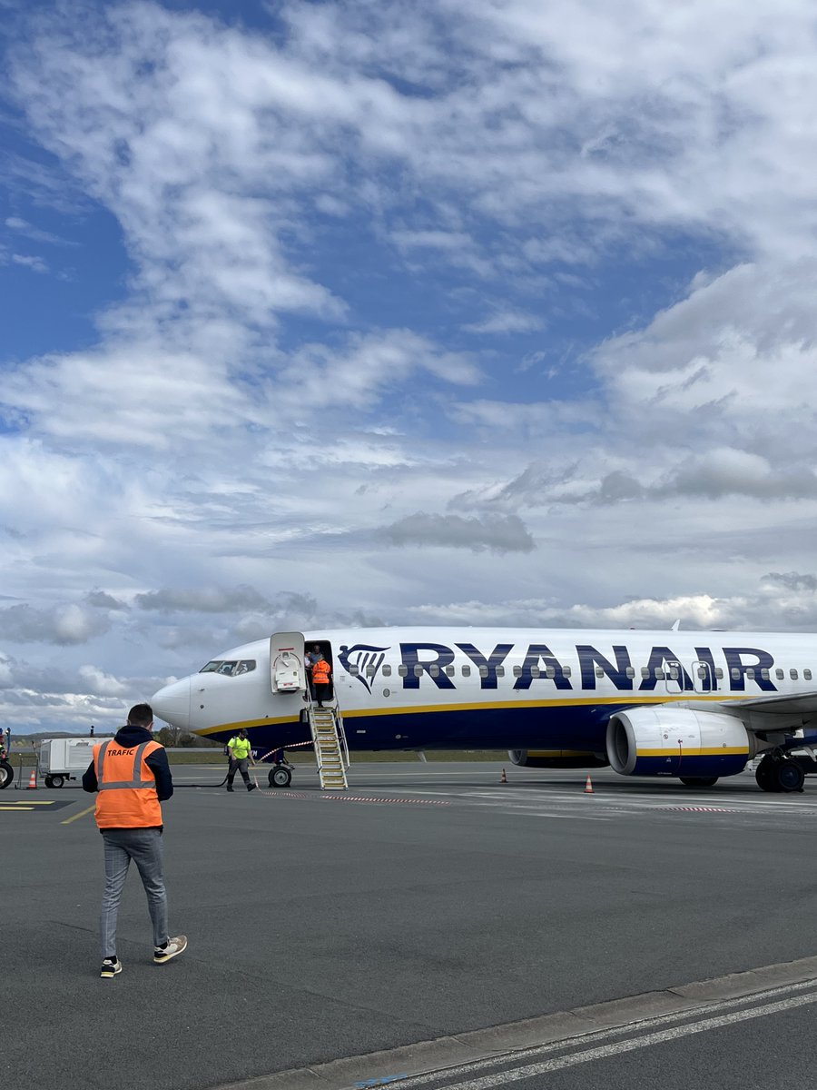 Le vol vers Édimbourg a repris la semaine dernière pour cette nouvelle saison !
Profitez de 2 vols par semaine, chaque mercredi et samedi, pour explorer l’Écosse.
👉 bergerac.aeroport.fr/tours/edimbour…
ou directement sur Ryanair

#Edimbourg #Ryanair #Ecosse #VolsDirects #VisitScotland