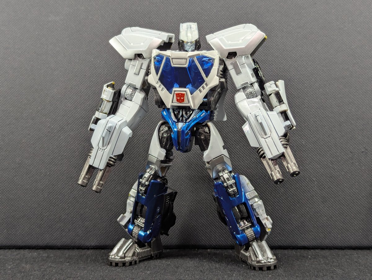 Anikipercent's tweet photo. SSサンストリーカー(コンセプトアート)改造
マッハアラート:Prowl (RID)

車種ランボルギーニ系つながり
当時品の頭部を100均UVレジン複製
パトランプも100均チョロQ風から移植
SFパトカーかっこええ～😆
#Transformers #カスタムTF #リペフォ
 #Maccadam #トランスフォーマー https://t.co/qlxdFjTydc