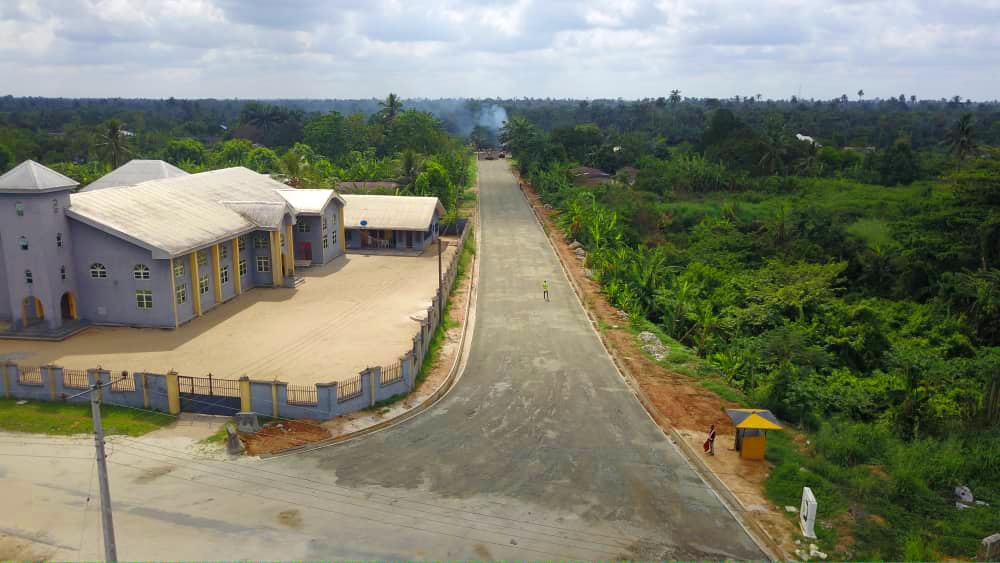 RiversIntegrity's tweet image. From Promises to Pavements — #SimFubara Is Changing the Story

Good governance is felt, not forced.

In Ahoada East, the 5.9km Ihuowo–Ihuoma Road is currently under construction with dual drainage. It’s part of Gov Sim Fubara’s clear message: no community is too small to matter.