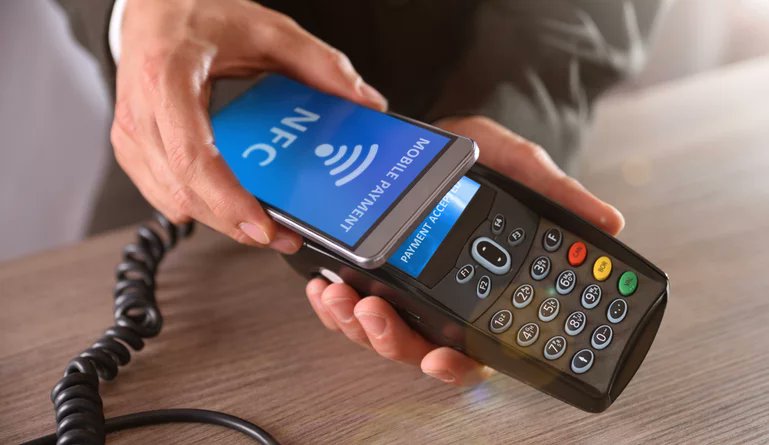 FintechWave's tweet photo. "The Sweet Spot" 🧵

Sup, gang. Let's talk Point of Sale (POS).
Kind of funny how it rhymes with "Holy Grail", right?!
According to Statista, transaction value in the Mobile POS Payments market is projected to reach US $12.56tn in 2025. That's Trillion with a T. @Ripple's got a deal with Mastercard. @krakenfx  announced a deal with Mastercard yesterday. AND, Ripple's recent Hidden Road Acquisition enables Ripple to be the rails for all of it. 
#crypto #fintech #XRP #BTC #RLUSD 
#mastercard #visa #retail #FX