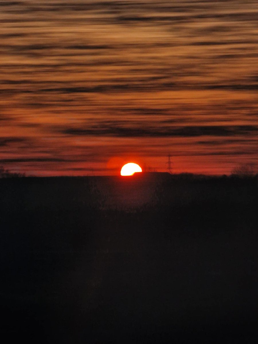 Great journey home last night with <a href="/LNER/">London North Eastern Railway</a> watching the sunset as we travelled north.
