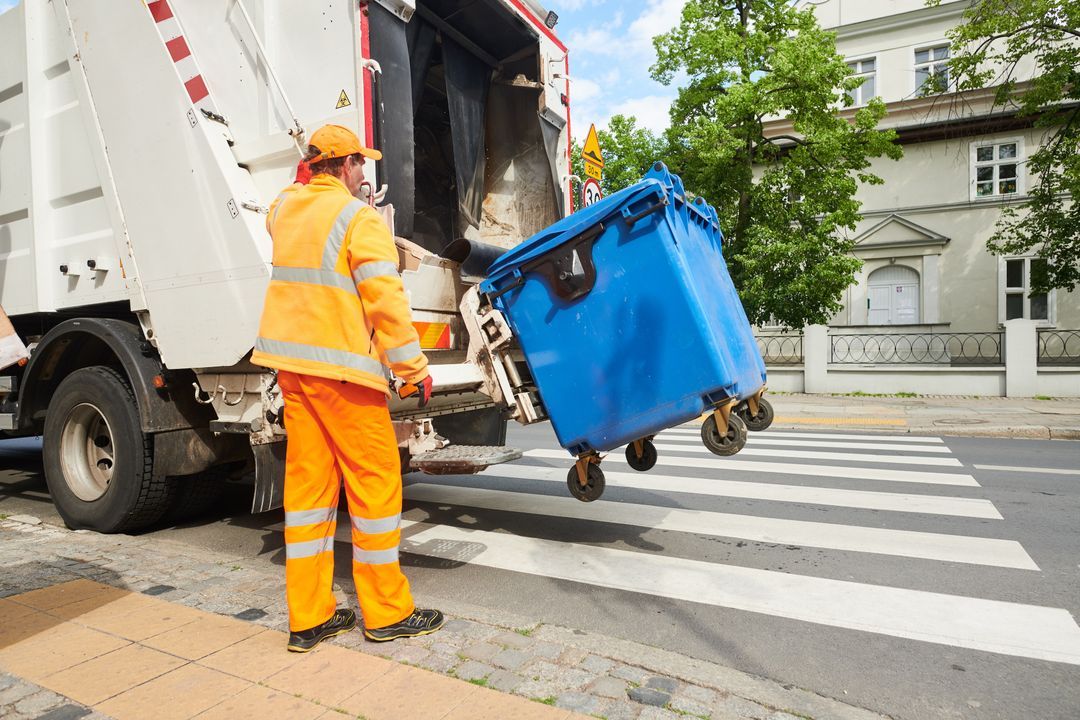 Improve bin lift safety and reduce the risk of entanglements with the Vehicle Lift Information System from Fleetclear: 
ow.ly/savf50VwkN4

 #WorkplaceSafety #OperationalSafety #WasteManagement #BinLift #WasteOperatives #Recycling #WasteIndustry #SafetySolutions
