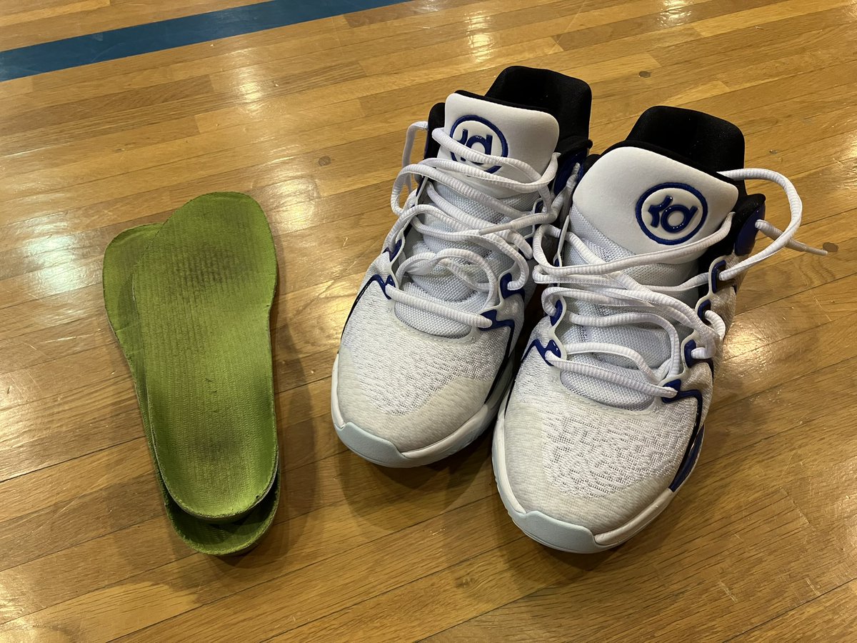 BB5Shin's tweet photo. 個人的にはかなり久しぶりに"二日連続の🏀"となります😊
昨日の今日で正直身体は少し重たいのですが、こんな機会もなかなか珍しいので、本日もしっかりと楽しんできます😌
#Nike
#KD17EP
#SUPERfeet
#Green https://t.co/lKAhMxX9Xz
