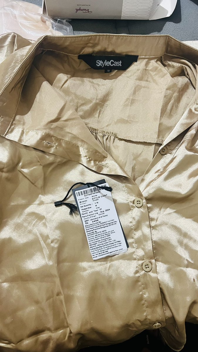 pavics2003's tweet photo. @myntra I’m genuinely surprised tat Myntra does not do a quality check before dispatching the product. The shirt was used.tag was removed. It was stinking of body odor. Thr is a weird thing tat it does not allow me to return coz I have a feedback.
@MyntraSupport plz luk into this https://t.co/x78fPlpgXp